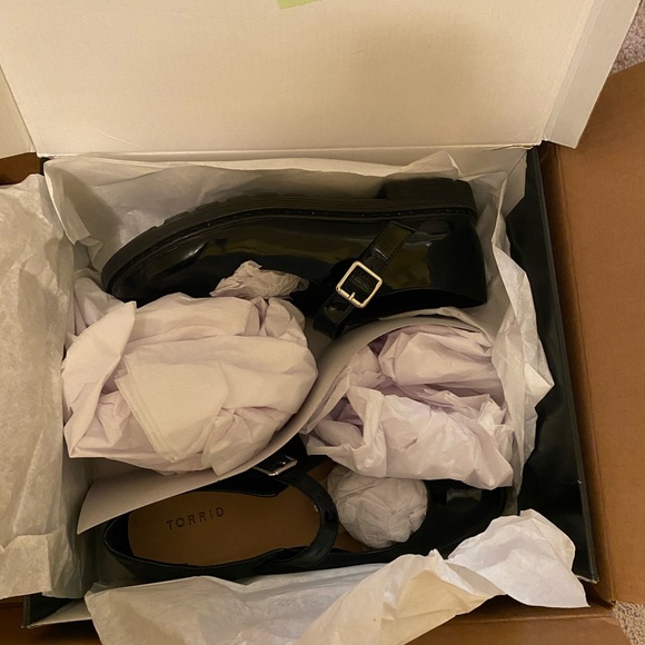 Torrid 10 WW Black Faux Leather Mary Jane Oxford Flat - Picture 5 of 9